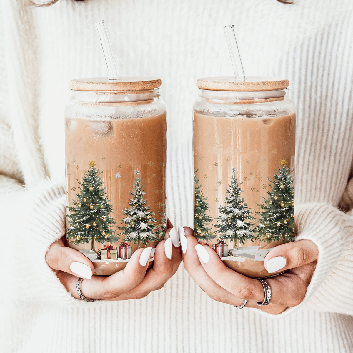 Winter wonderland tumbler cup - snowy Christmas tree design glass drinkware
Holiday drinkware - bamboo lid glass cup with Christmas patterns and designs
Christmas party cups - festive glass tumblers for holiday entertaining